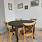 I Guest house *