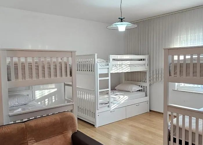 بيت ضيافة I *